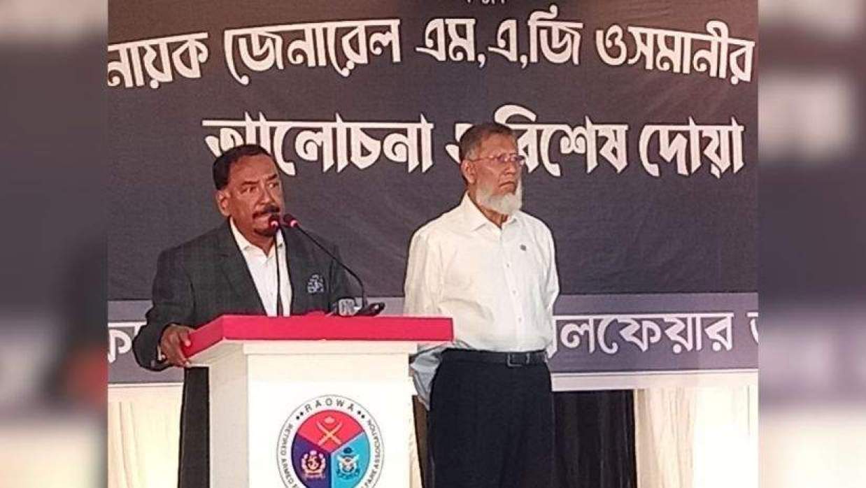 বক্তব্য রাখছেন মেজর হাফিজ উদ্দিন আহমদ