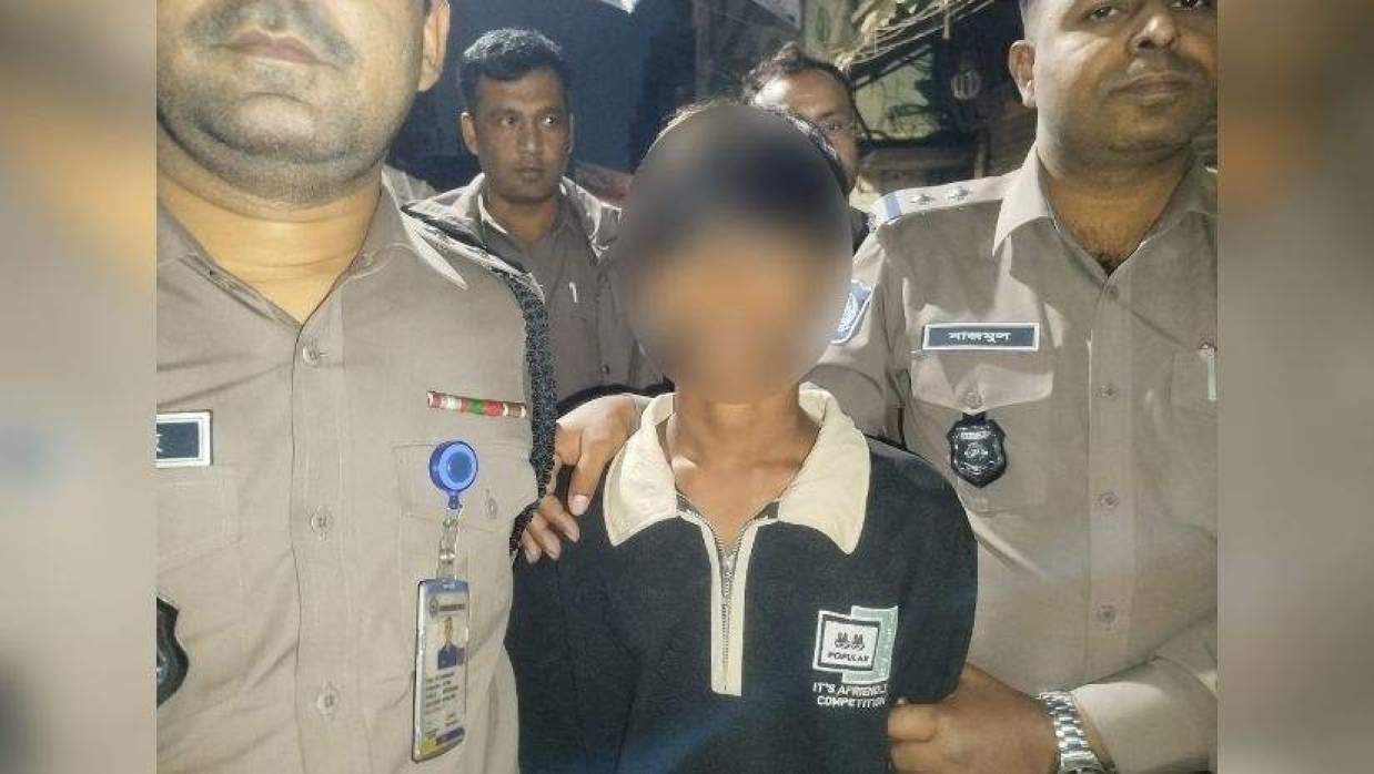 শিশুটিকে পুলিশ হেফাজতে নেওয়া হয়েছে