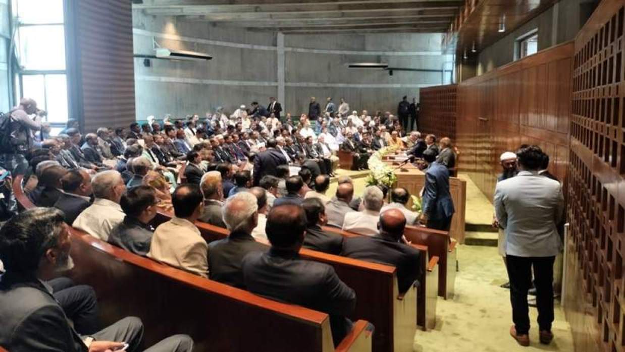 জাতীয় সংসদ ভবনে সরকারি দলের সভা