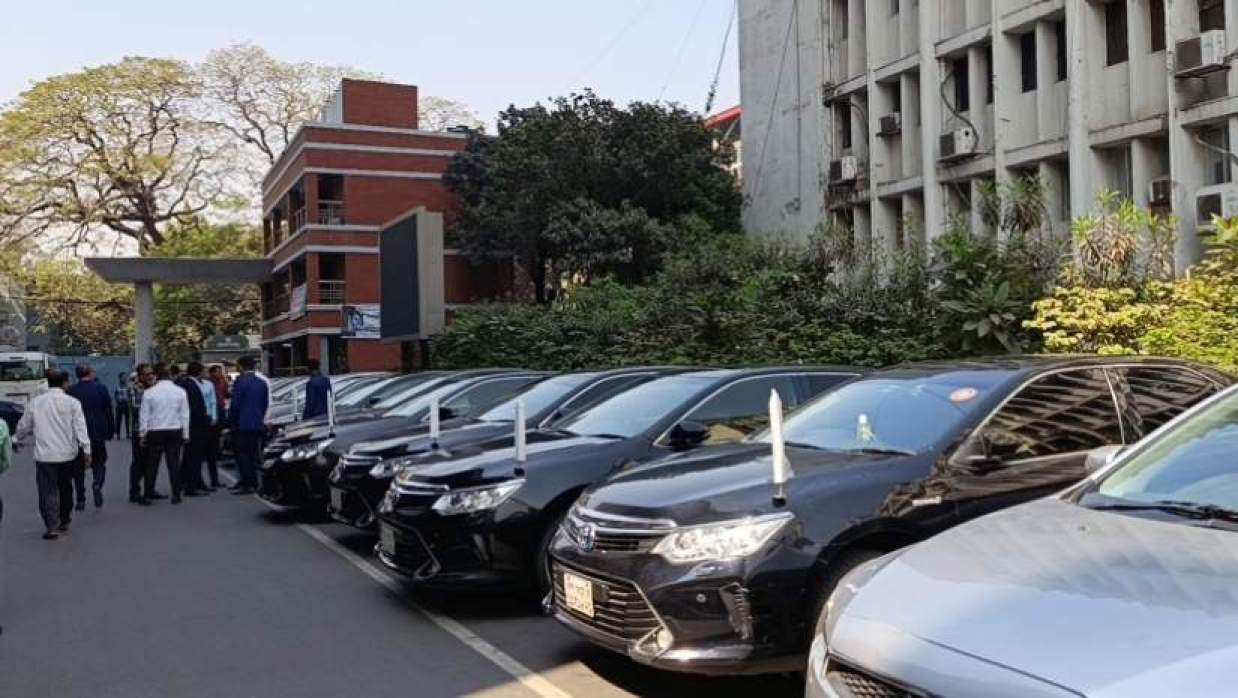 মন্ত্রীদের জন্য প্রস্তুত গাড়ি