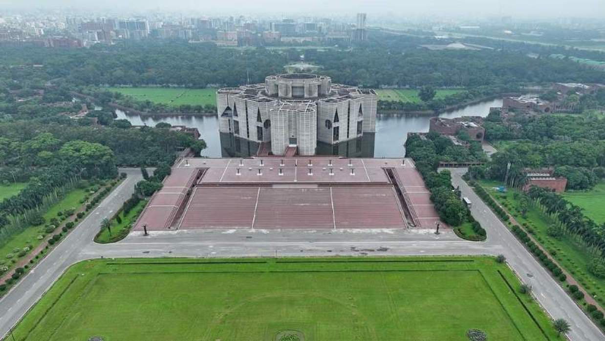 জাতীয় সংসদ ভবনে চলছে মন্ত্রীদের শপথ গ্রহণের প্রস্তুতি