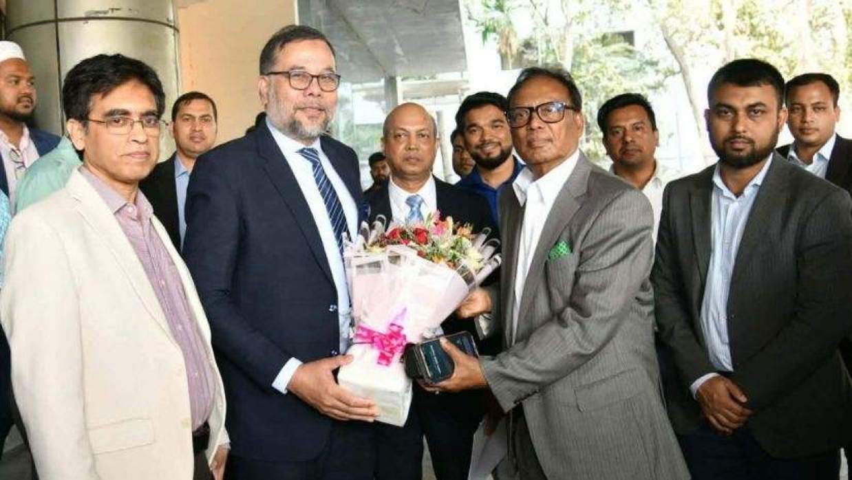 ফকির মাহবুব আনামকে ফুলেল শুভেচ্ছা আইসিটি বিভাগের