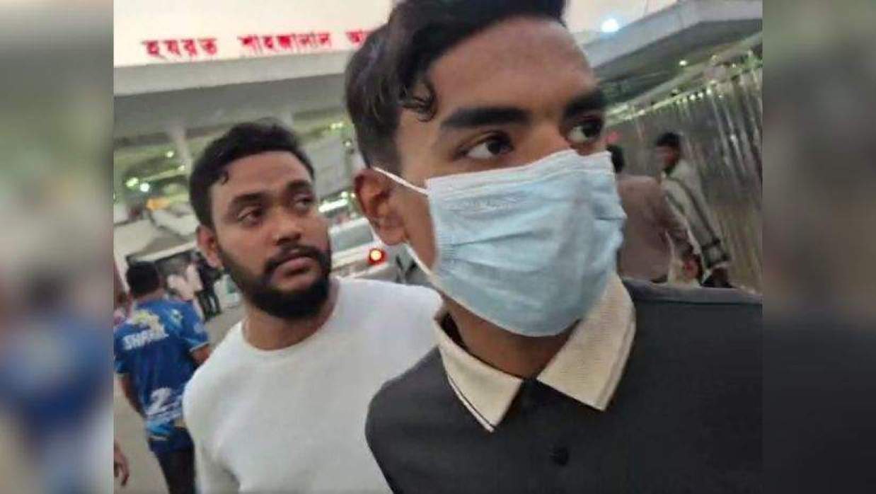 বিমানবন্দরে নেমে মাহদী হাসান