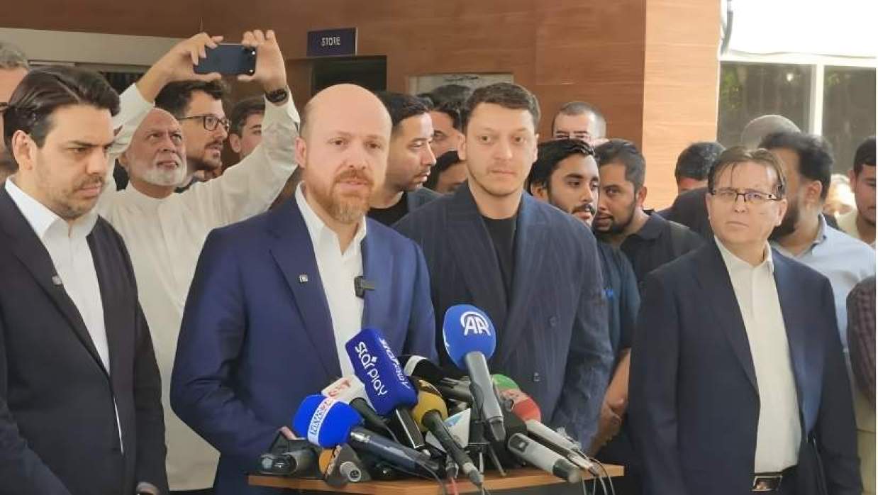 মেসুত ওজিল এবং তুরস্কের প্রেসিডেন্ট রিসেপ তাইয়্যেপ এরদোয়ানের পুত্র নেকমেদ্দিন বিলাল