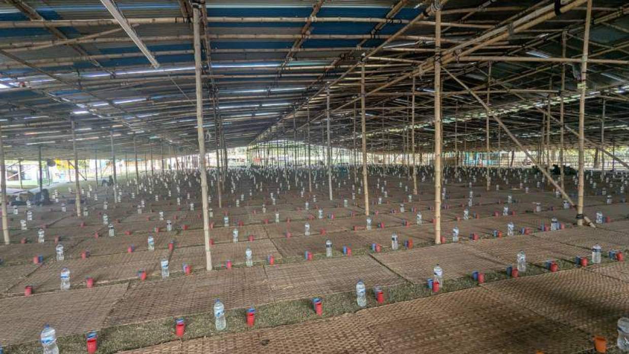 রোজাদারদের জন্য প্রস্তুত করা হচ্ছে ইফতারি