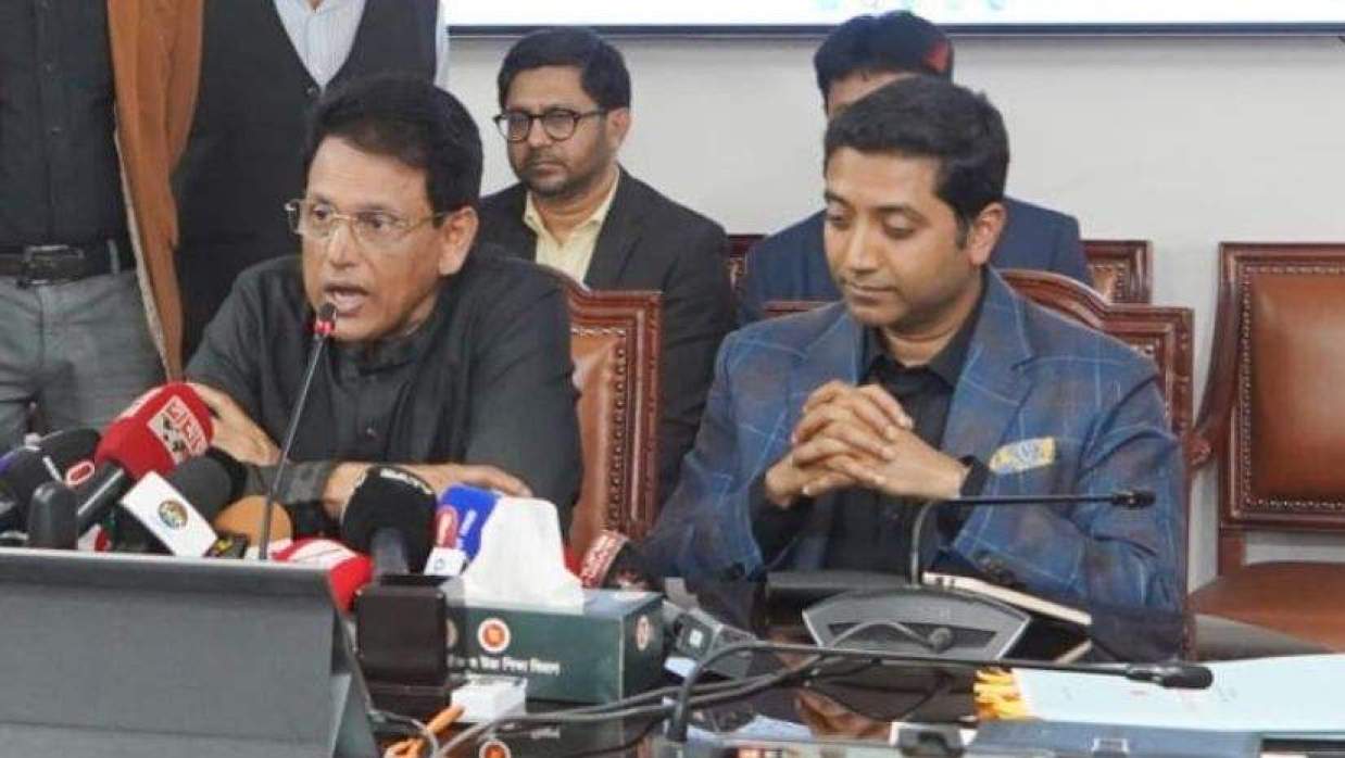 কথা বলছেন শিক্ষামন্ত্রী