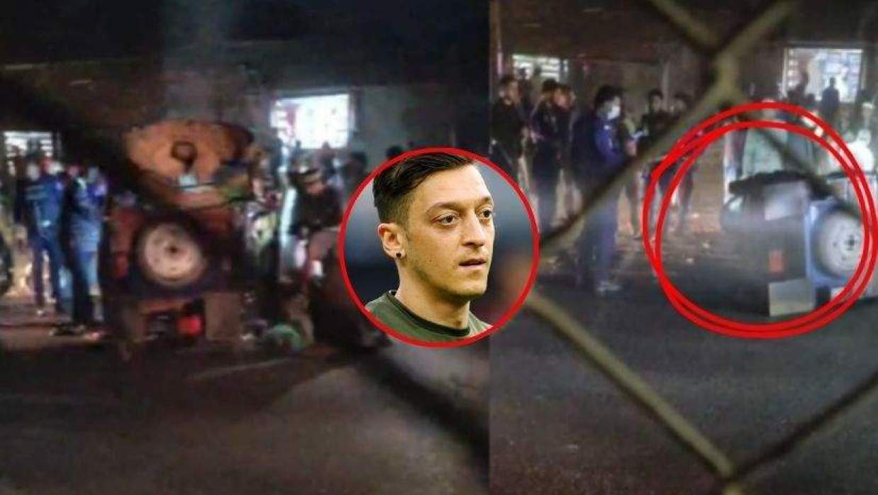 দুর্ঘটনার কবলে পড়া মোটরচালিত অটোরিকশাটি দুমড়ে-মুচড়ে যায়