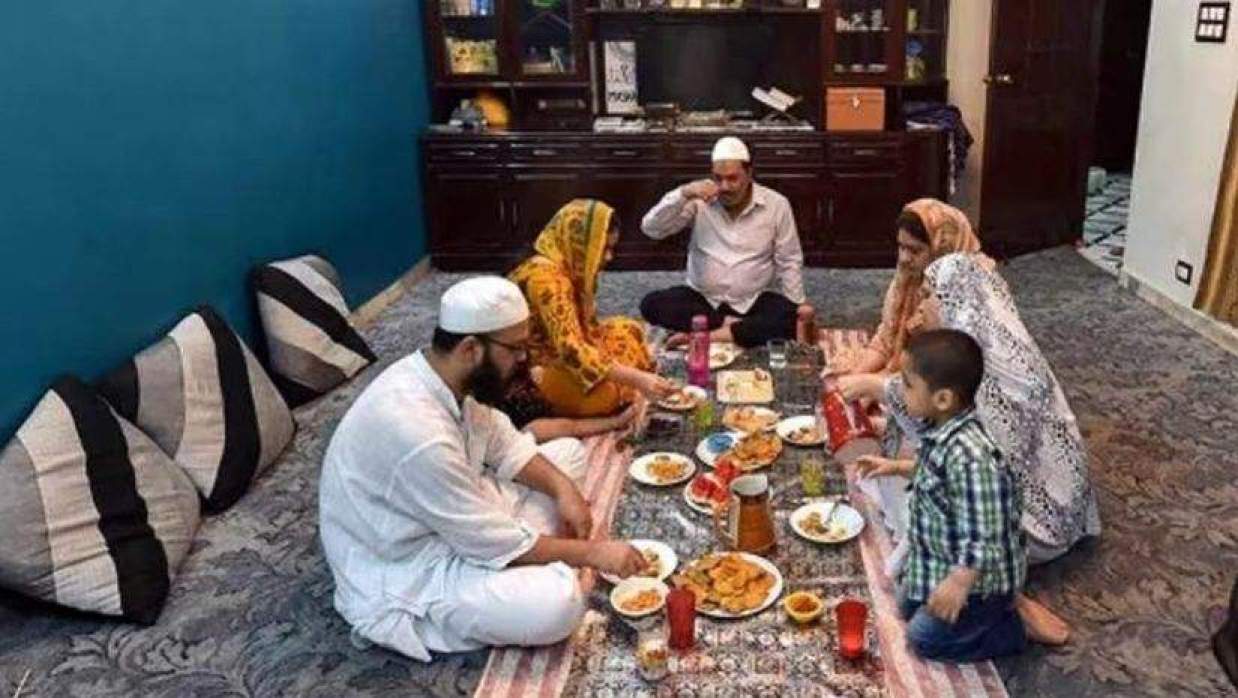 সাহরিতে আজানের সময় পানি খেলে রোজা হবে কি?