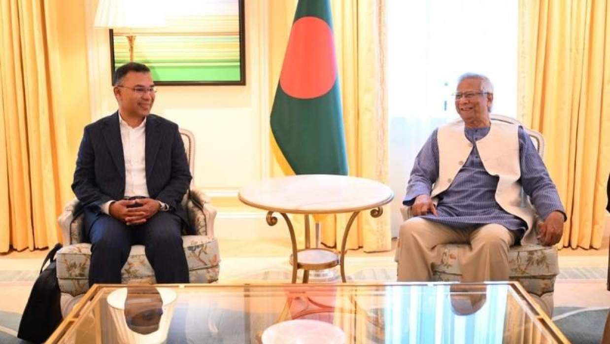 সদ্যবিদায়ী প্রধান উপদেষ্টা অধ্যাপক মুহাম্মদ ইউনূস ও নবনির্বাচিত প্রধানমন্ত্রী তারেক রহমান