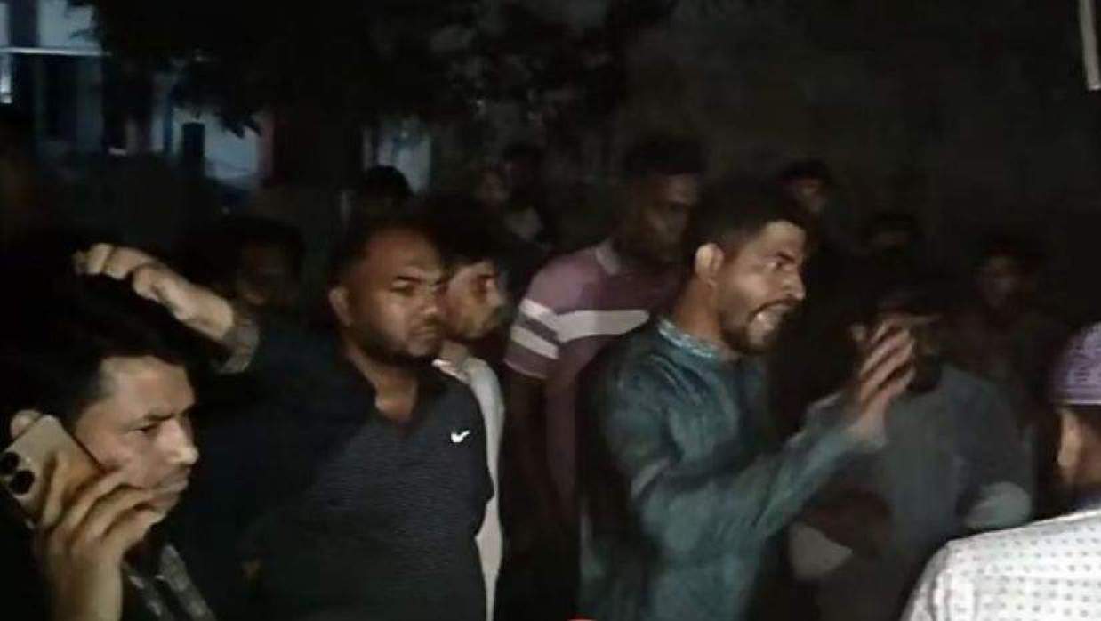 পুলিশের সঙ্গে বাগ্‌বিতণ্ডায় জড়িয়ে পড়েন ছাত্রদল নেতা