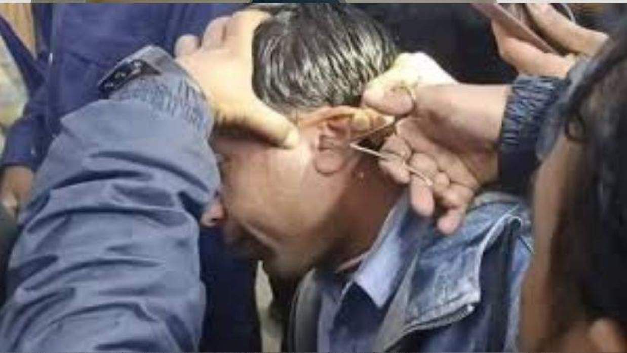 ডিভাইস নিয়ে অফিস সহায়ক নিয়োগ পরীক্ষায়