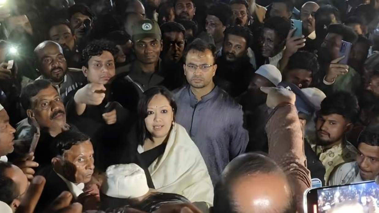 শহীদ মিনারে শ্রদ্ধা জানাতে বাধা-হট্টগোল