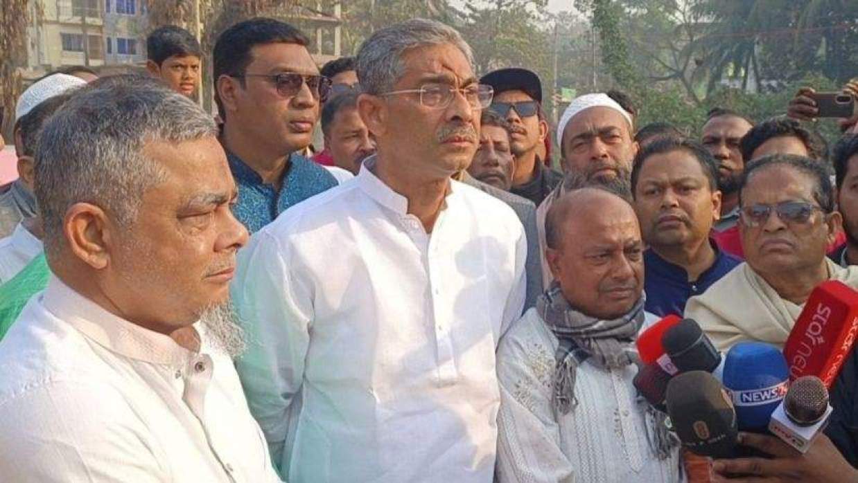 শহীদ মিনারে শহীদ উদ্দীন চৌধুরী এ্যানি