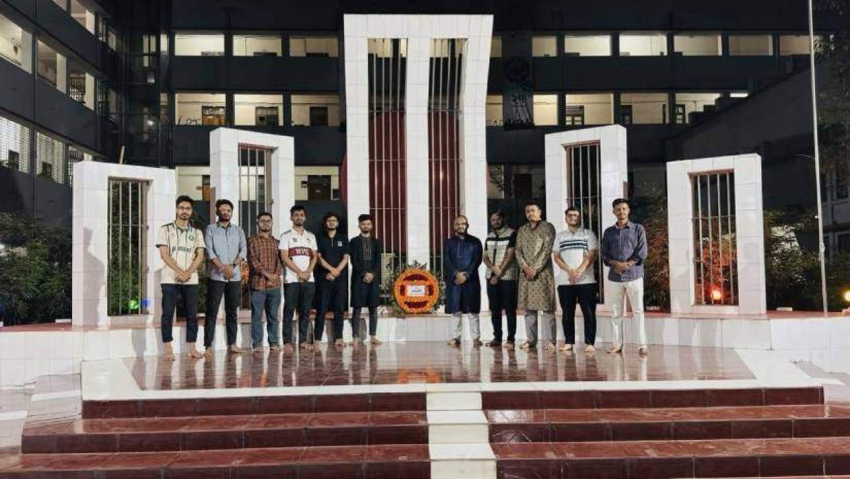 বুটেক্স কেন্দ্রীয় শহীদ মিনারে শ্রদ্ধা জানায় বুটেক্স সাংবাদিক সমিতি