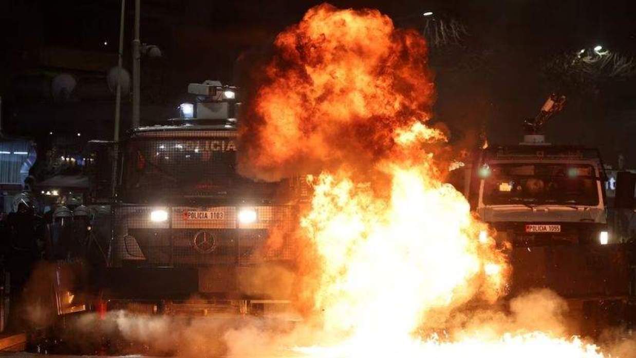 বিক্ষোভে উত্তাল ইউরোপের আরেক দেশ