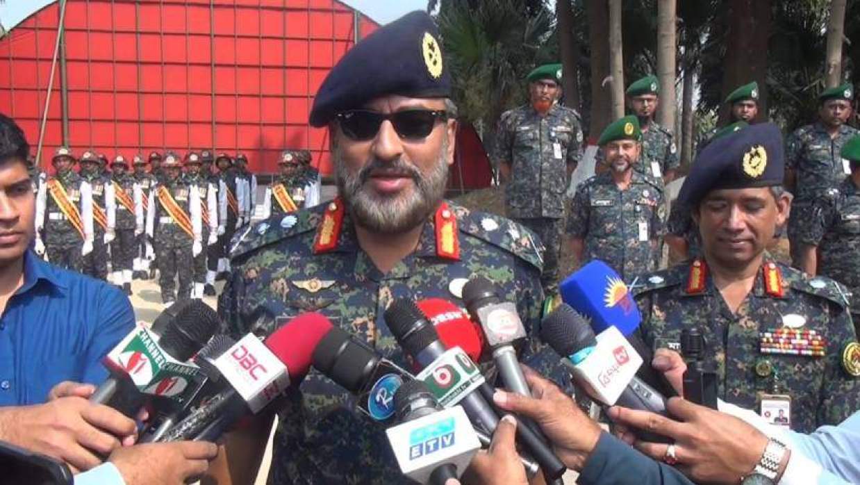 গাজীপুরে জাতীয় পতাকার বদলে বাহিনীর পতাকা উত্তোলন, সমালোচনার