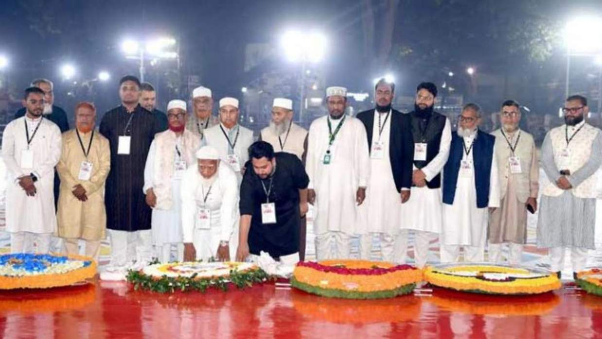 শহীদ মিনারে জামায়াত আমিরের শ্রদ্ধা, যা বলছে আনন্দবাজার পত্রিকা