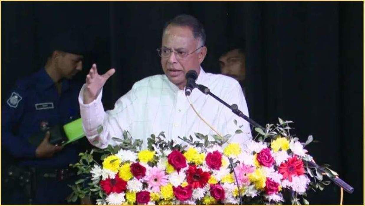 বিদ্যুৎ, জ্বালানি ও খনিজ সম্পদমন্ত্রী ইকবাল হাসান মাহমুদ টুকু কথা বলছেন