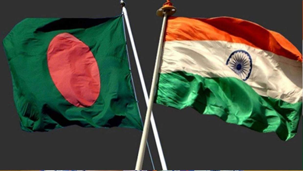 বাংলাদেশ-ভারতের পতাকা