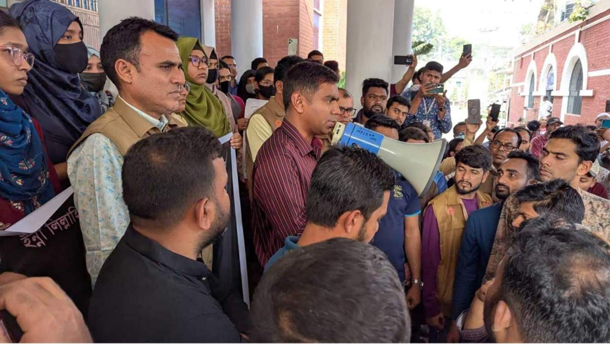 ছিনতাইকারীর কবলে নিহত কলেজছাত্র, ময়মনসিংহে এসপি কার্যালয়ে বিক্ষোভ