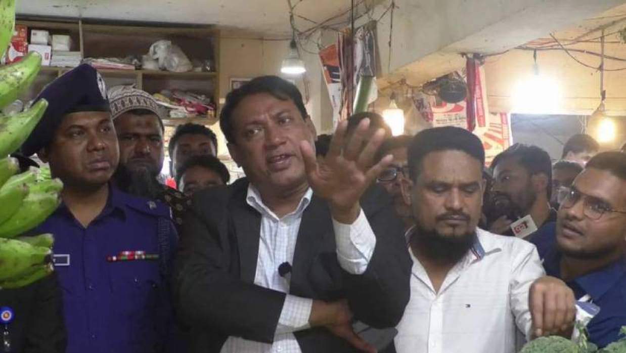 গোপালগঞ্জে বাজার পরিদর্শনে নবনির্বাচিত সংসদ সদস্য ডা. কে এম বাবর