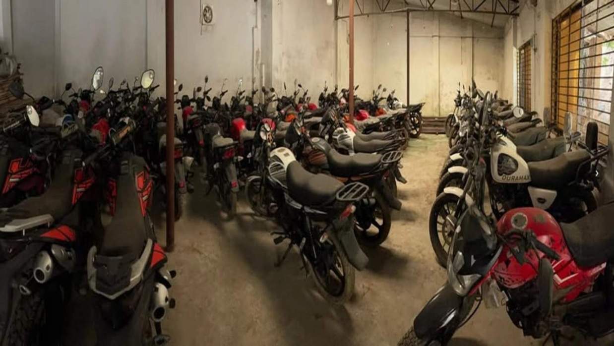 গোডাউনে লুকানো ছিল ৭৭টি আমেরিকান মোটরসাইকেল, সিলগালা