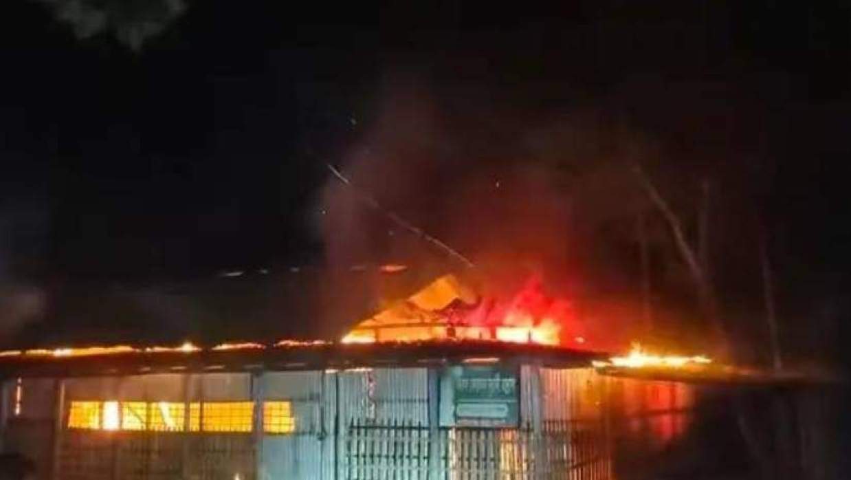 ময়মনসিংহে গভীর রাতে আগুনে পুড়ল মসজিদ