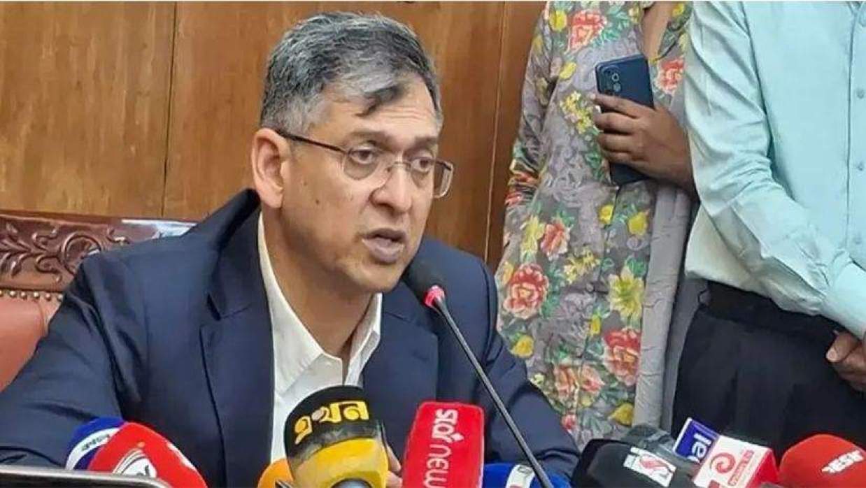 কথা বলছেন স্বরাষ্ট্রমন্ত্রী