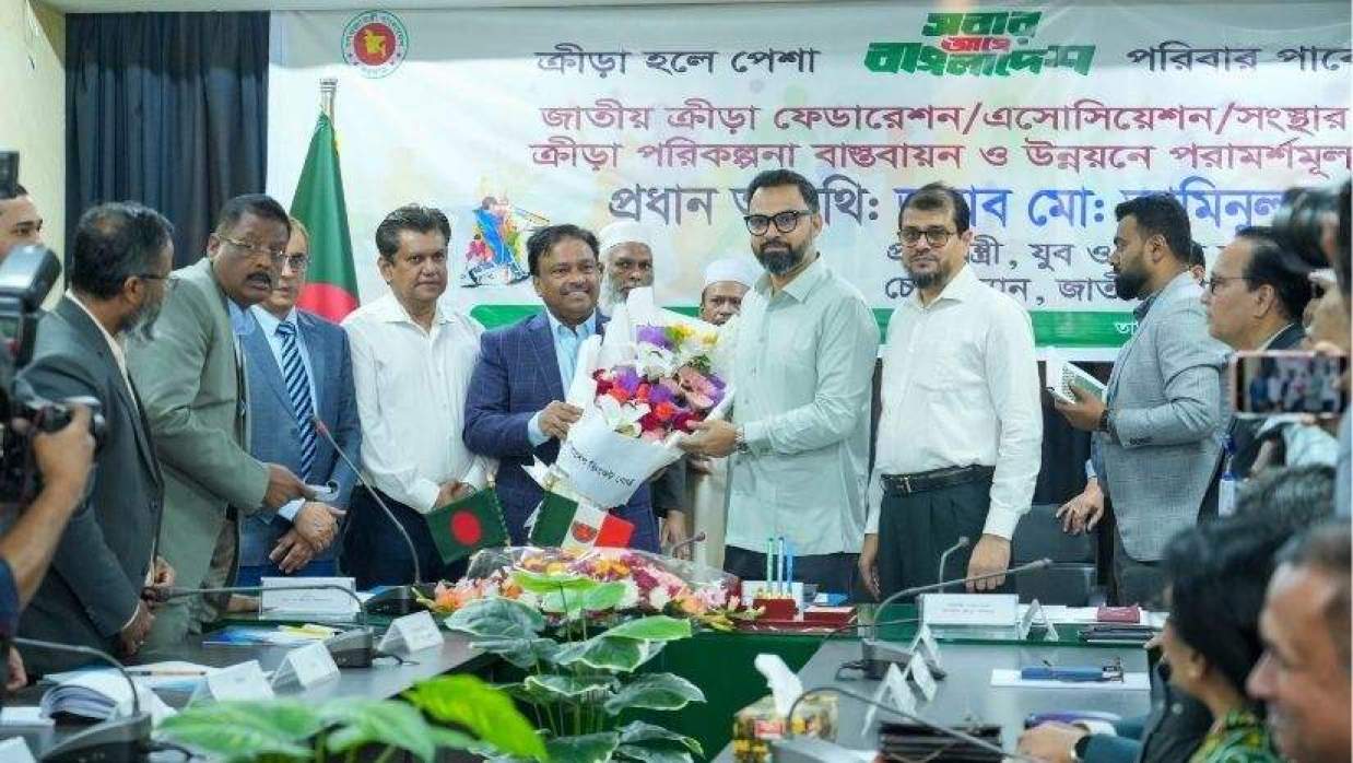 ক্রীড়া প্রতিমন্ত্রীকে ফুলেল শুভেচ্ছা বিসিবি সভাপতির