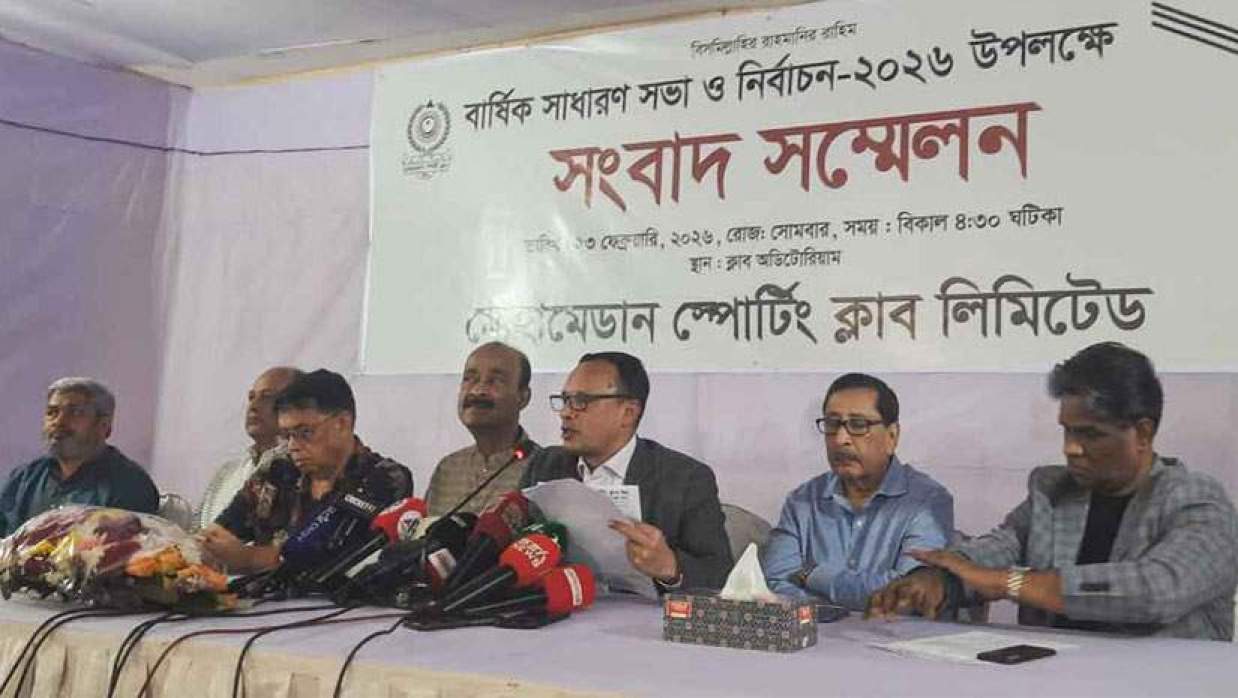 সংবাদ সম্মেলনে বক্তব্য রাখছেন ব্যারিস্টার রুহুল কুদ্দুস কাজল 