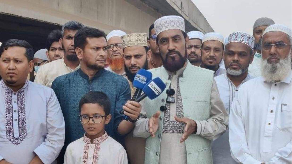 নেতাকর্মীদের সাথে সেলিম উদ্দিন