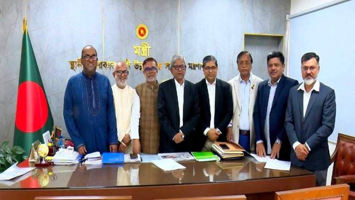 ছয়টি সিটি করপোরেশনের প্রশাসকেরা স্থানীয় সরকার মন্ত্রণালয়ে আনুষ্ঠানিকভাবে দায়িত্ব গ্রহণ করেছেন