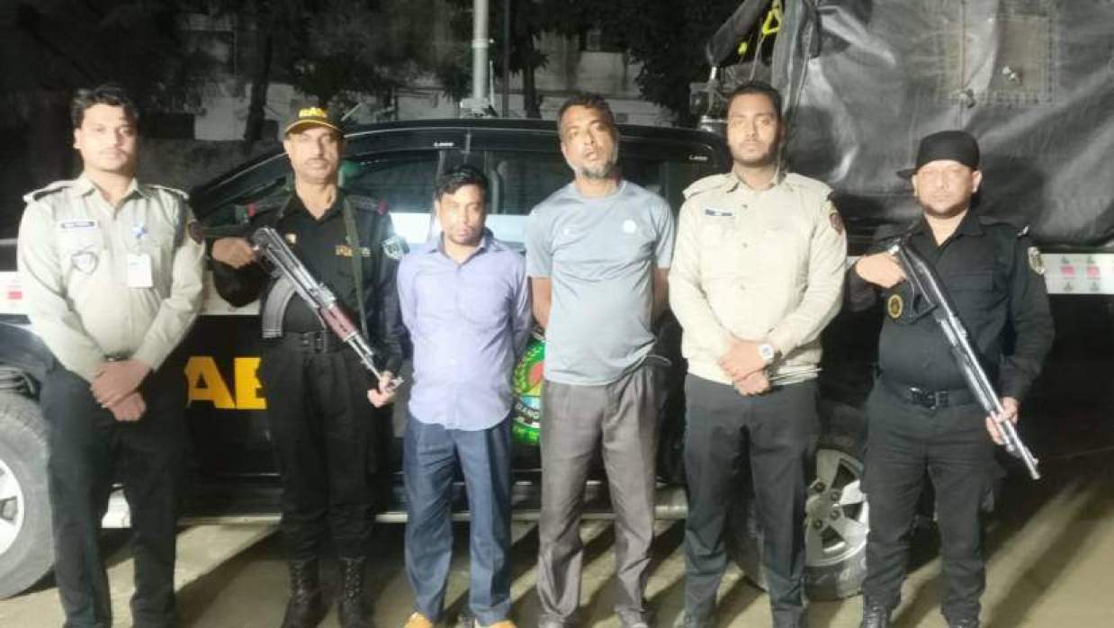 নোয়াখালীতে প্রাইভেটকারে ইয়াবা পাচার, গ্রেপ্তার ২