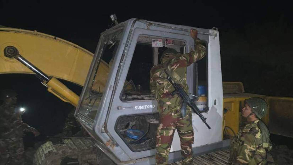 সাতকানিয়ায় কৃষিজমির মাটি কেটে ইটভাটায় বিক্রি, দুজনকে কারাদণ্ড