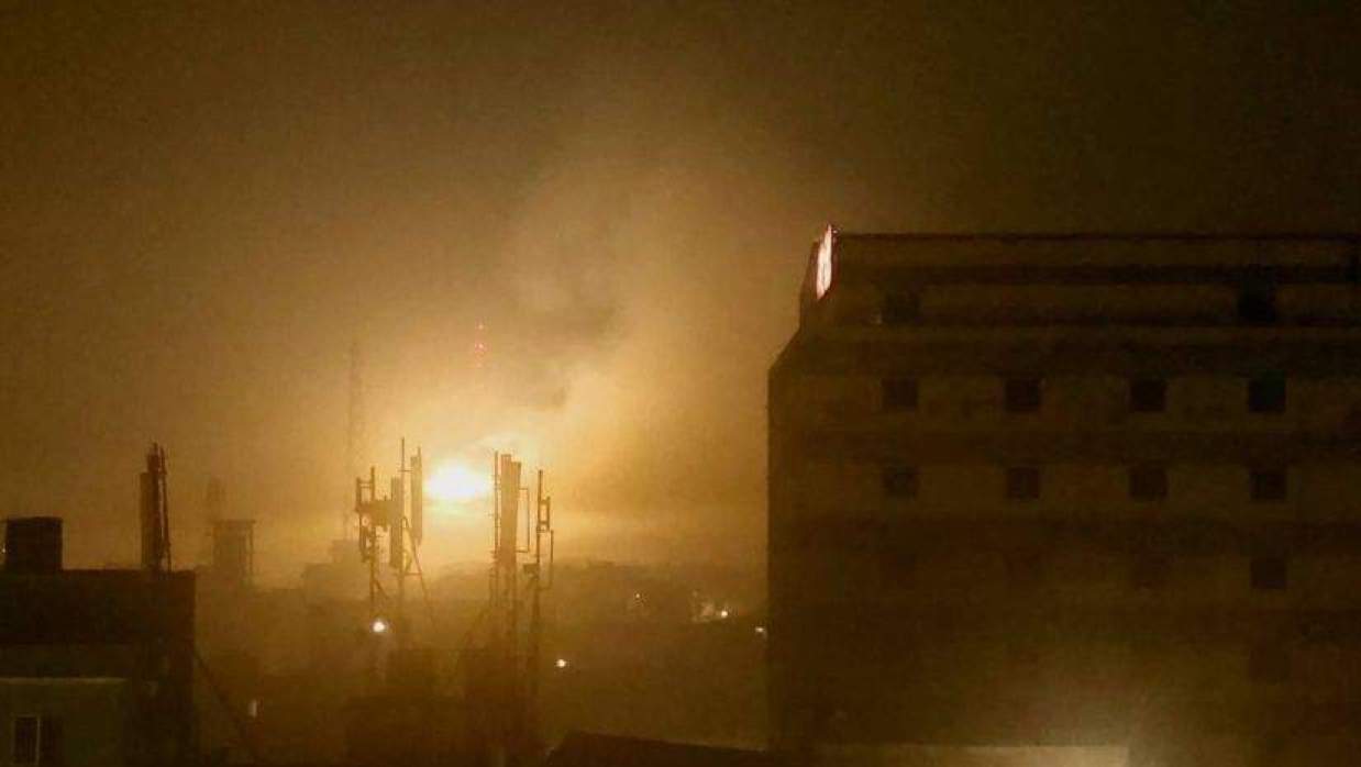 মাতুয়াইল ল্যান্ডফিলে বর্জ্য পোড়ানোর ধোঁয়ায় শ্বাস নিতে পারছেন না বাসিন্দারা