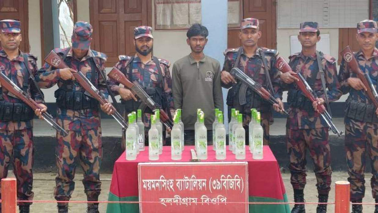 শেরপুর সীমান্তে বিজিবির অভিযানে মাদক ও চোরাই পণ্য জব্দ