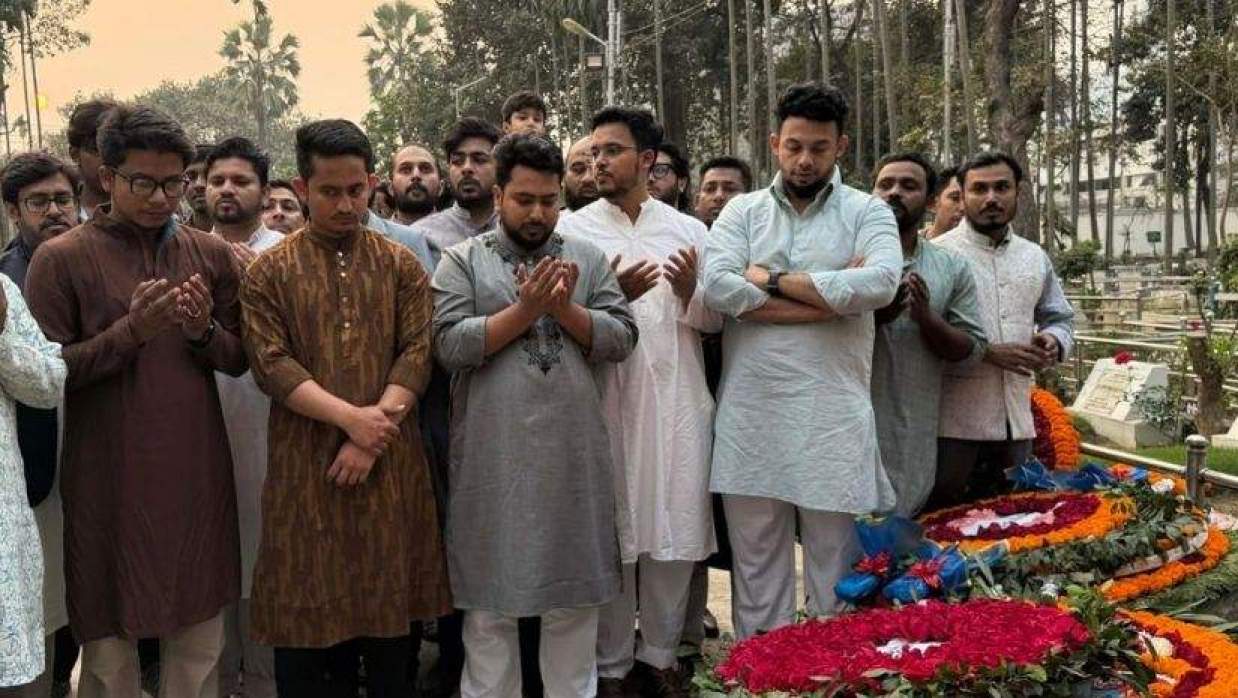 পিলখানা হত্যাকাণ্ডের শহিদদের কবর জিয়ারত করেন এনসিপি নেতৃবৃন্দ