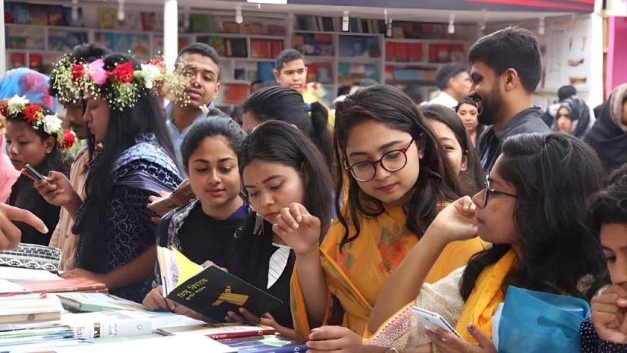 অমর একুশে বইমেলা শুরু আজ, প্রতিপাদ্য ‘বহুমাত্রিক বাংলাদেশ’