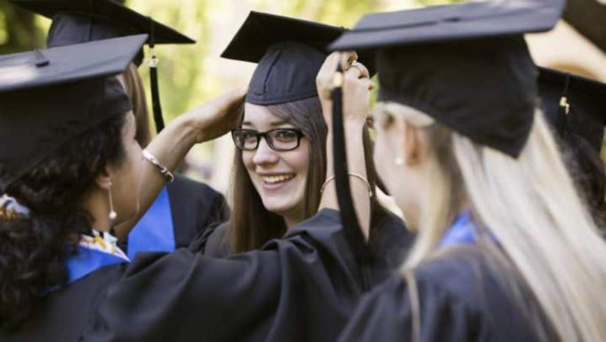 ৫ বিষয়ের গ্র্যাজুয়েটরা চাকরিতে সবচেয়ে বেশি আয় করেন, কম কোনগুলোয়?