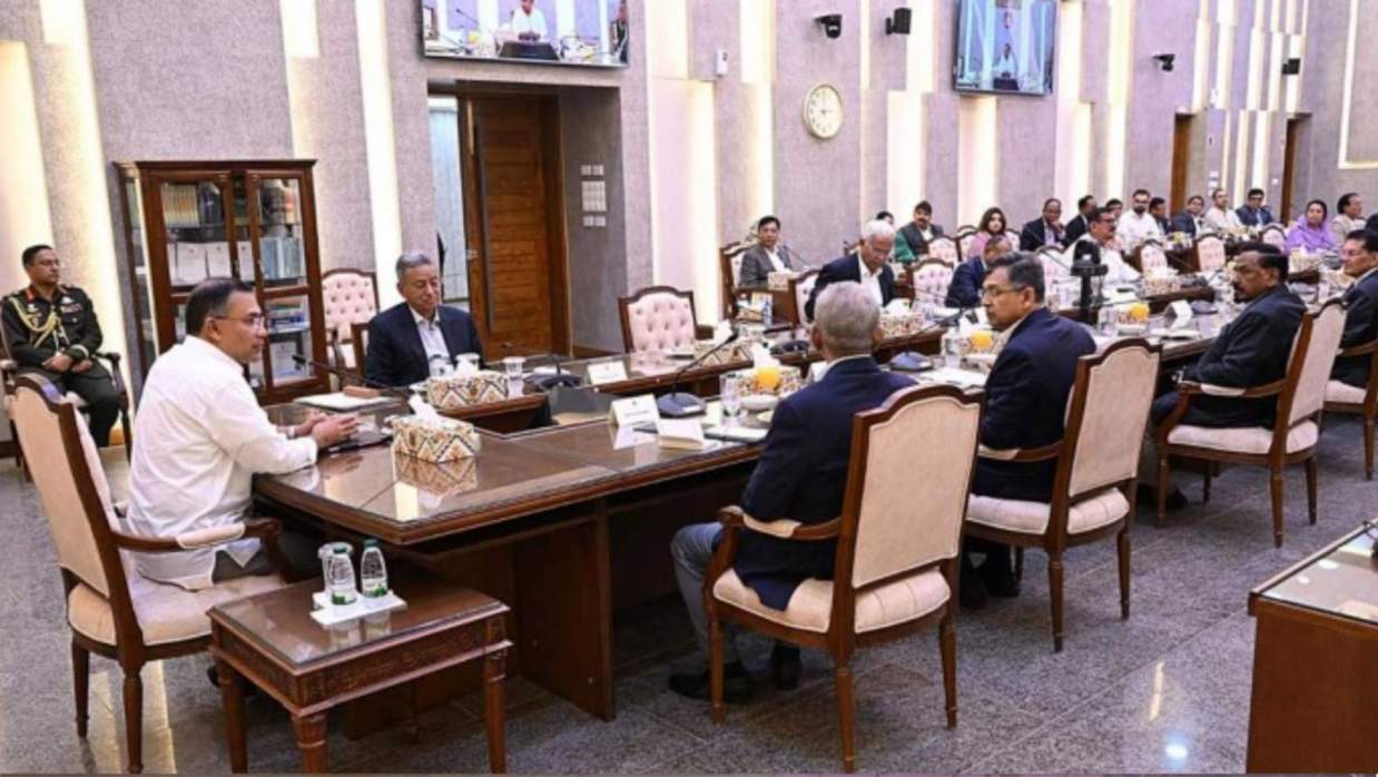 সচিবালয়ে অনুষ্ঠিত বৈঠকে সভাপতিত্ব করেন প্রধানমন্ত্রী তারেক রহমান