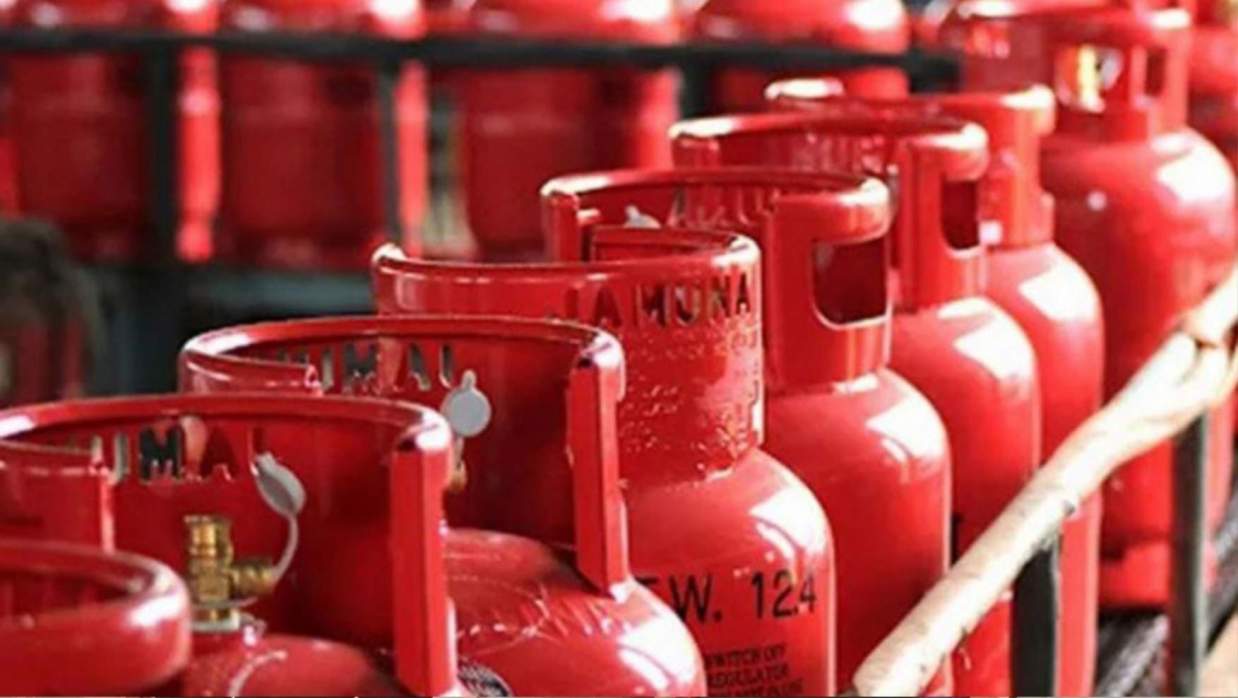 বেশি মূল্যে এলপিজি গ্যাস বিক্রির দায়ে ব্যবসায়ীকে জরিমানা