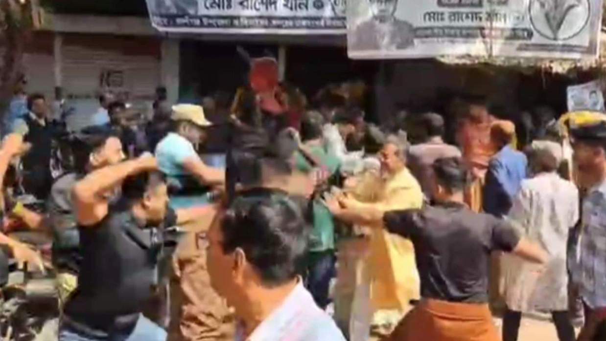 ঝিনাইদহে বিএনপির দুই গ্রুপের সংঘর্ষে পুলিশ সদস্যসহ আহত ১০