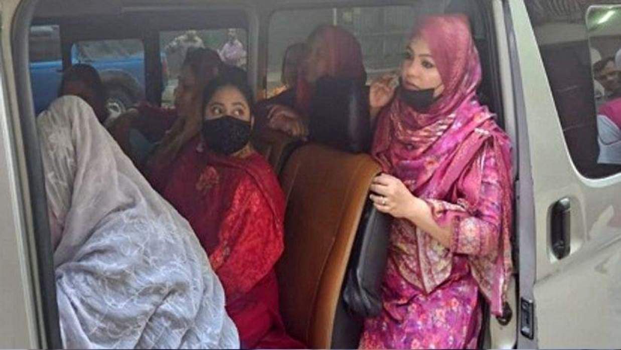 ভোরে ধানমন্ডিতে আওয়ামী লীগের ঝটিকা মিছিল, সাত নেত্রীসহ গ্রেপ্তার ৮