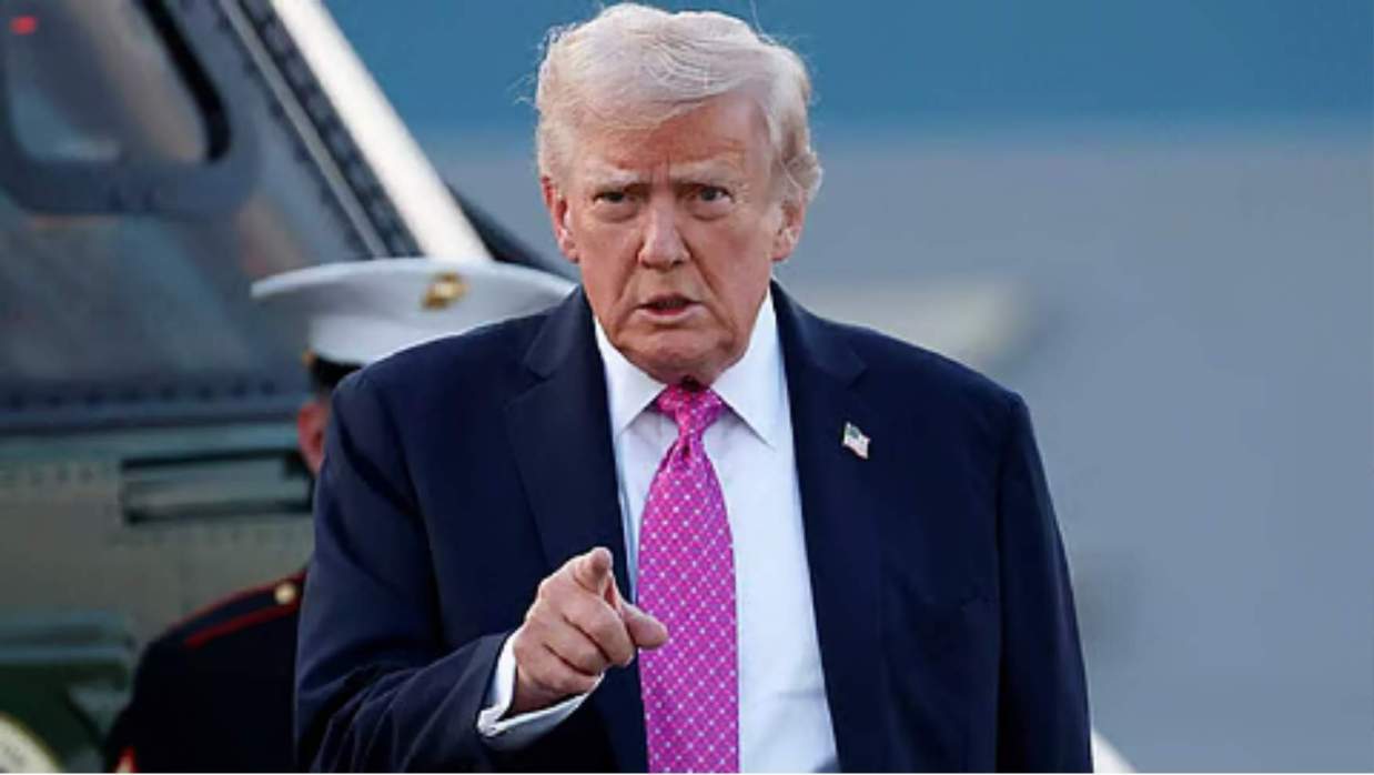 ইরানে হামলা: ট্রাম্পের কণ্ঠে ‘ধ্বংস’ ও ‘নির্মূলের’ হুঁশিয়ারি