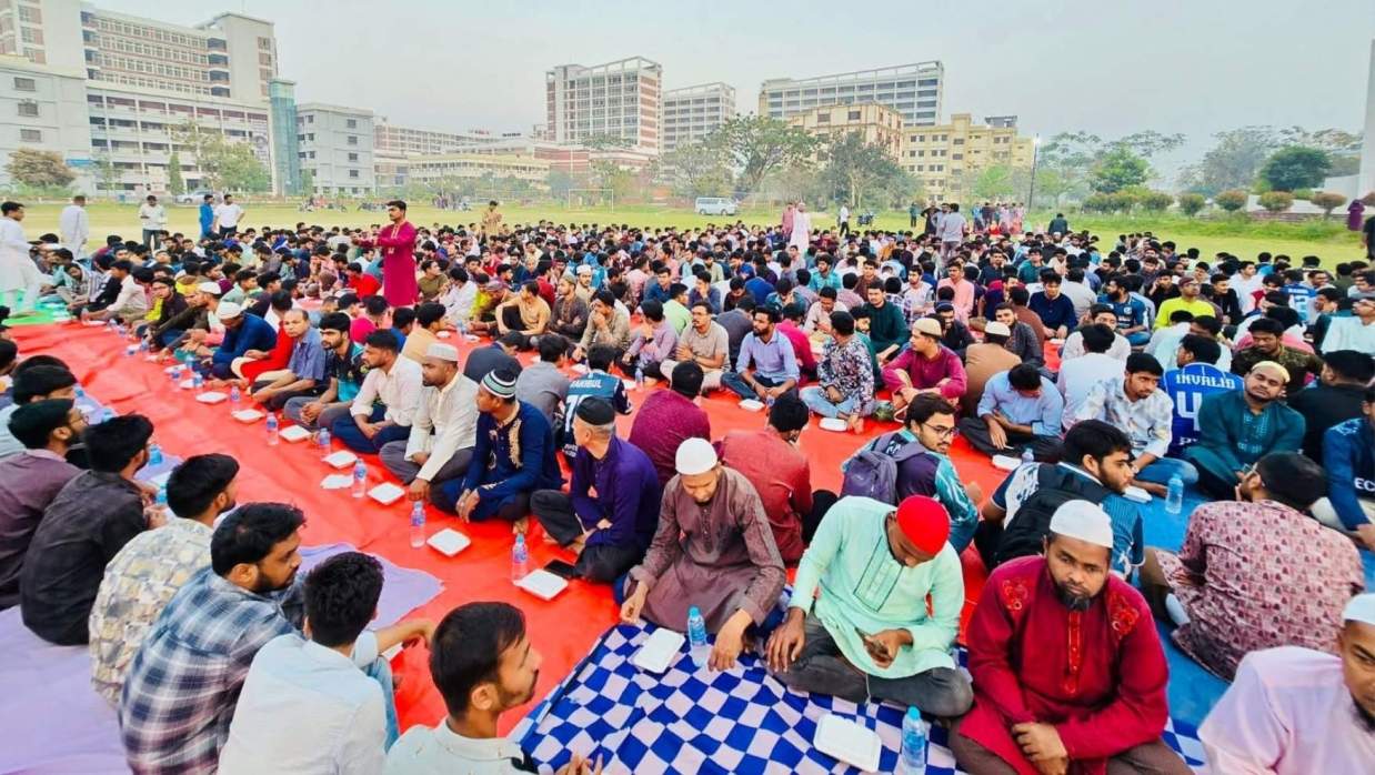 আট শতাধিক শিক্ষার্থীকে ইফতার করাল পাবিপ্রবি ছাত্রদল