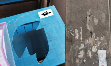 ভাঙা ও পরিত্যক্ত টেবিলে ভর্তি পরীক্ষা দিতে হয়েছে কুবিতে ভর্তিচ্ছুদের