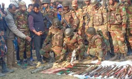 ফরিদপুরে পুকুর থেকে আগ্নেয়াস্ত্রসহ বিপুল দেশীয় অস্ত্র উদ্ধার