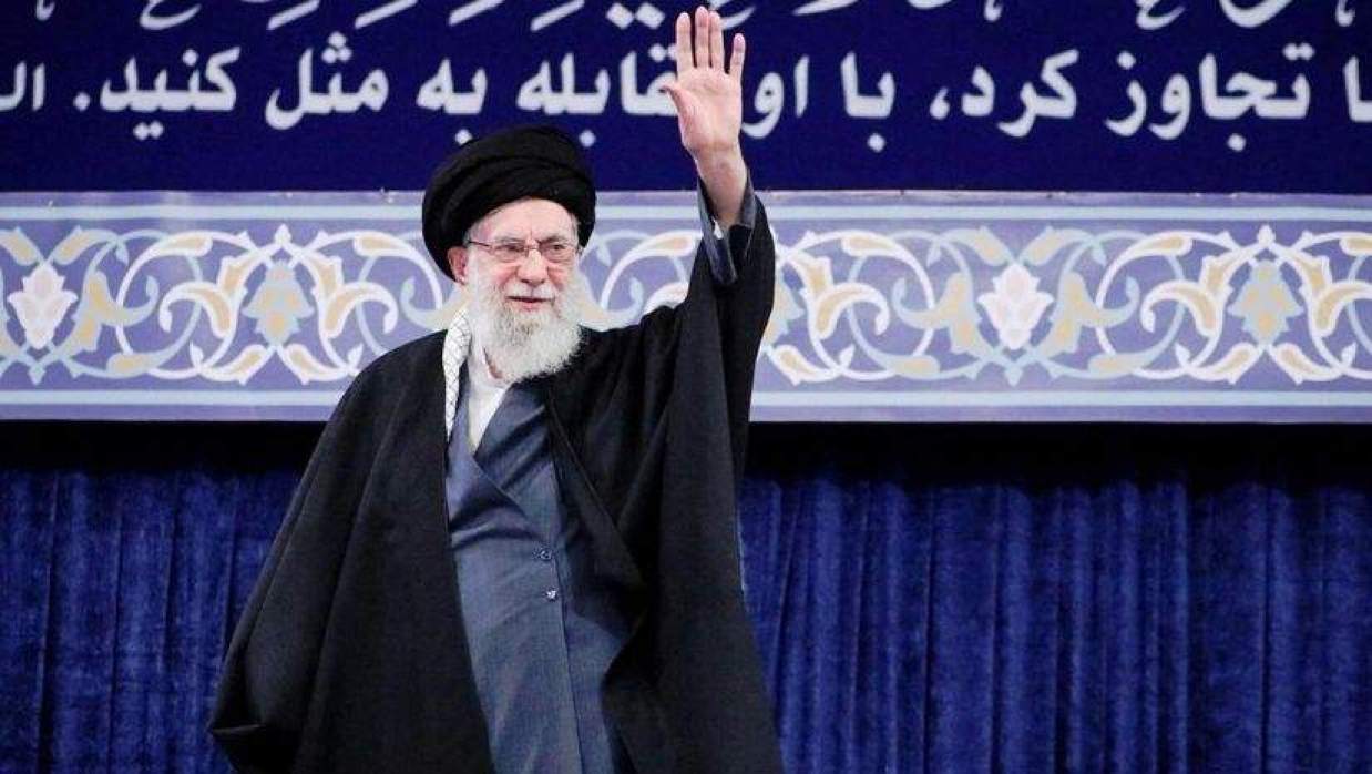 বিপ্লবের পর চার দশক নেতৃত্বে থাকা কে এই আয়াতুল্লাহ খামেনি?