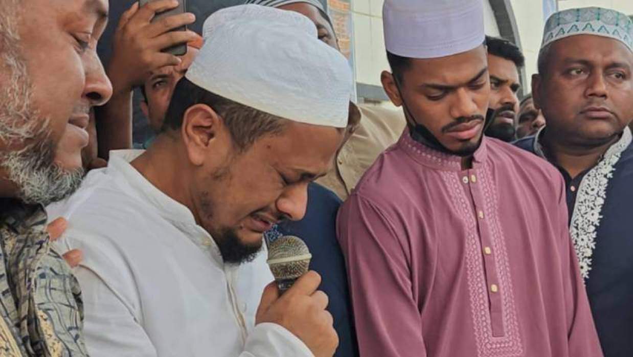 বাবার জানাজায় কথা বলতে গিয়ে কান্নায় ভেঙে পড়ে যুবলীগ নেতা শরীফ মজুমদার