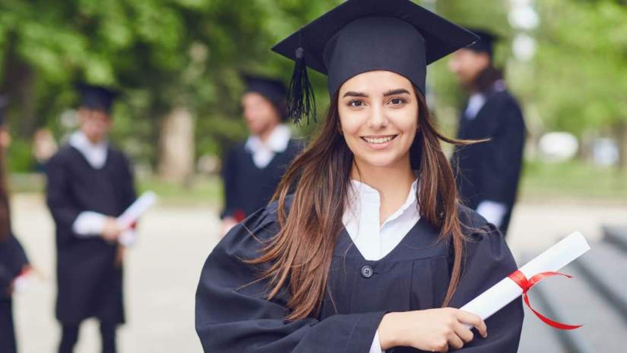 নারী শিক্ষার্থীদের জন্য সেরা পাঁচ স্কলারশিপের খুঁটিনাটি জেনে নিন